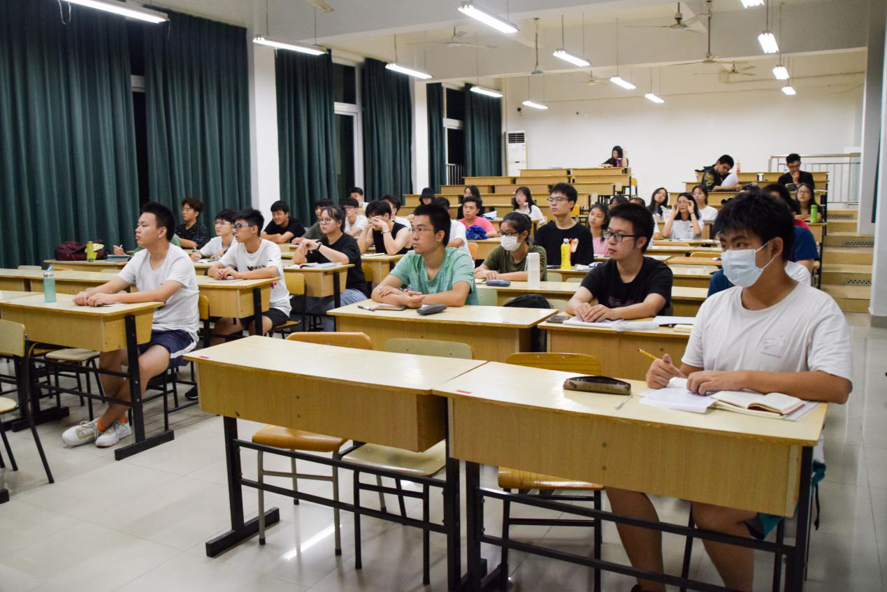 suncitygroup太阳新城第12期院党课：谈青年大学生应怎样做