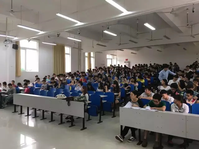【航院就业】2013级就业指导模块课程专题讲座 —— 求职简历制作方法与技巧