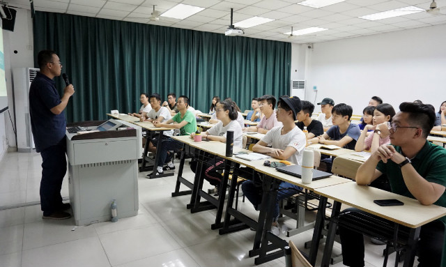 爱国卫生月总结大会暨公益实践中心全体大会