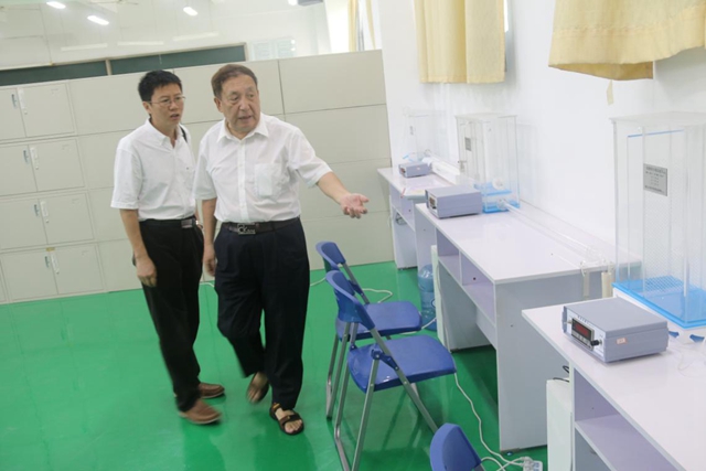学校罗勇副院长莅临suncitygroup太阳新城检查指导工作