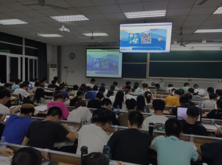 suncitygroup太阳新城组织学生观看平安校园直播