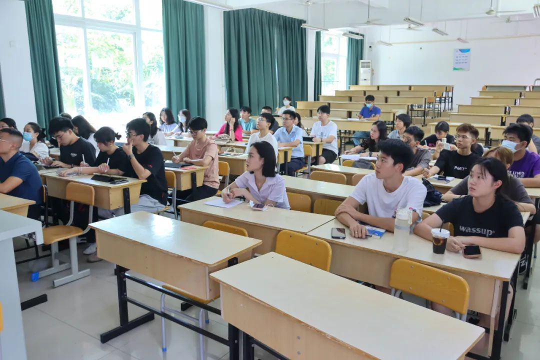 suncitygroup太阳新城党课第十六期第五讲：从历史学习中汲取营养，激发听党话跟党走的思想自觉