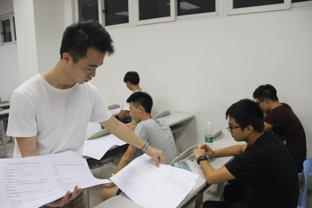 【航院新闻】2016级新生进行学生手册考试