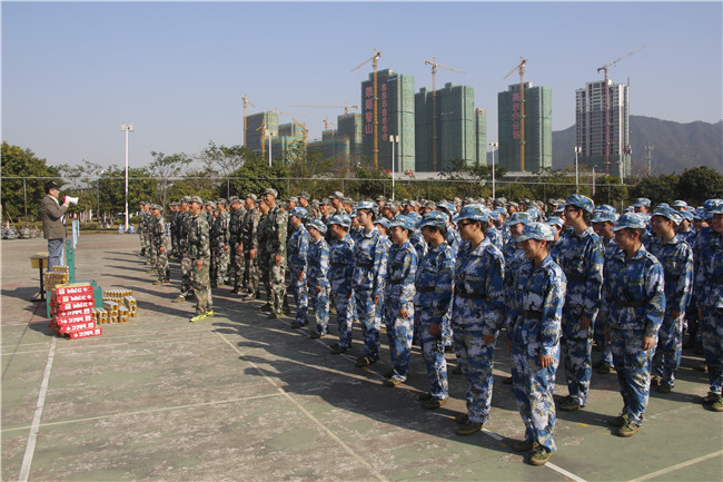 又是一年军训时 航院领导来慰问