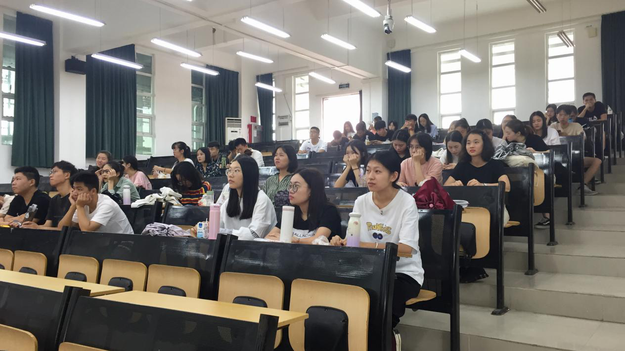 suncitygroup太阳新城召开2017级交通运输专业年级会