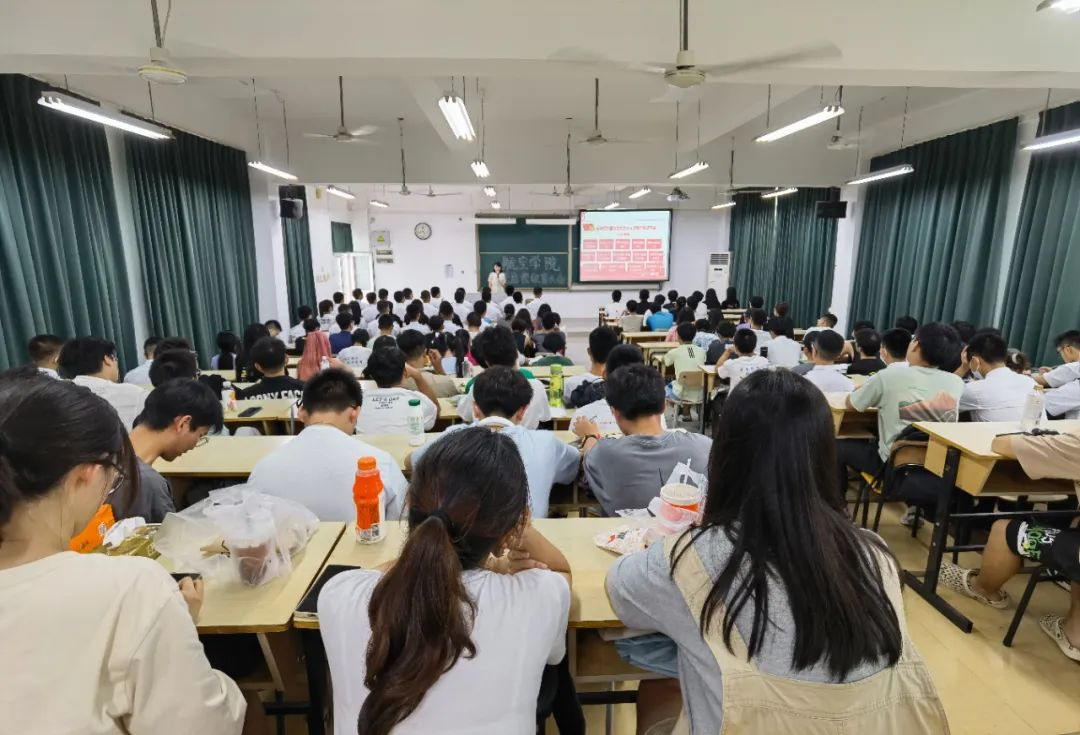?suncitygroup太阳新城党总支召开入党启蒙教育大会