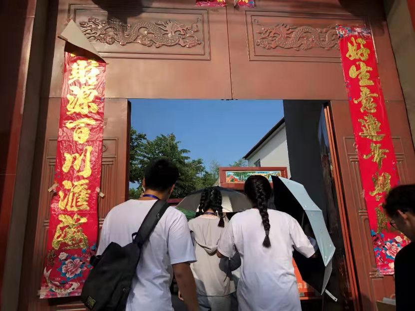 人物访谈|梅骨铮铮暄香溢，红心灼灼耀乾坤