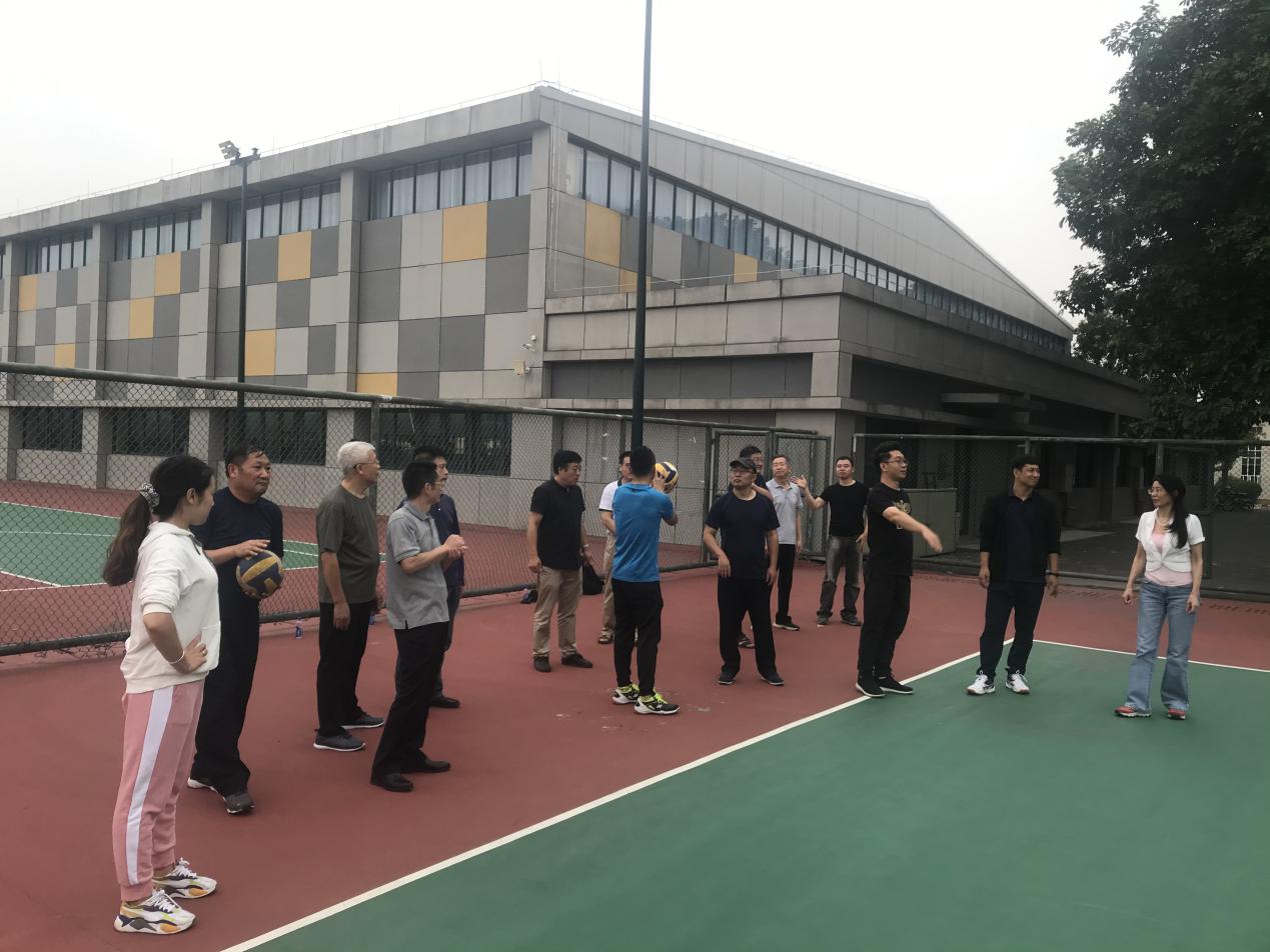 “全面健身、体育强国”suncitygroup太阳新城开展户外排球训练排球活动