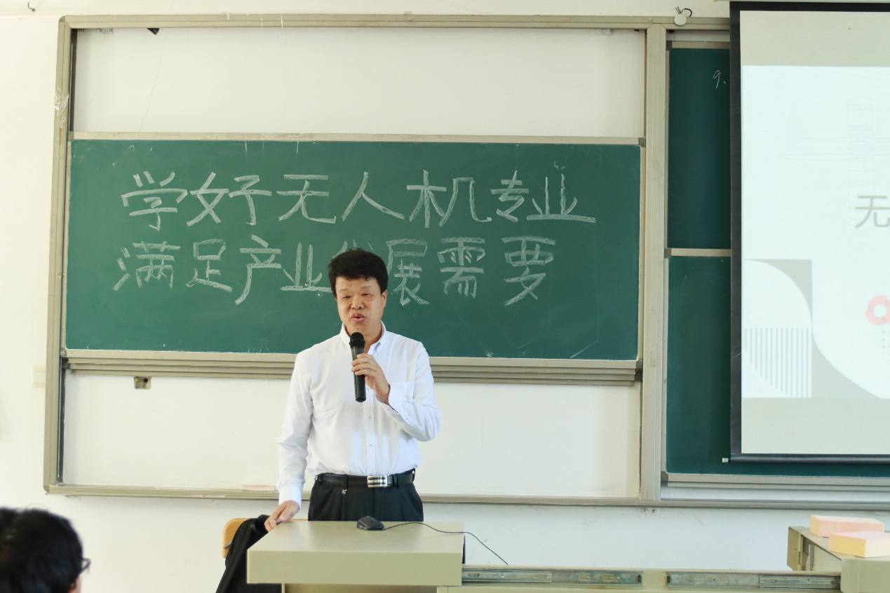 suncitygroup太阳新城举办“学好无人机专业，满足产业发展需要”专题讲座