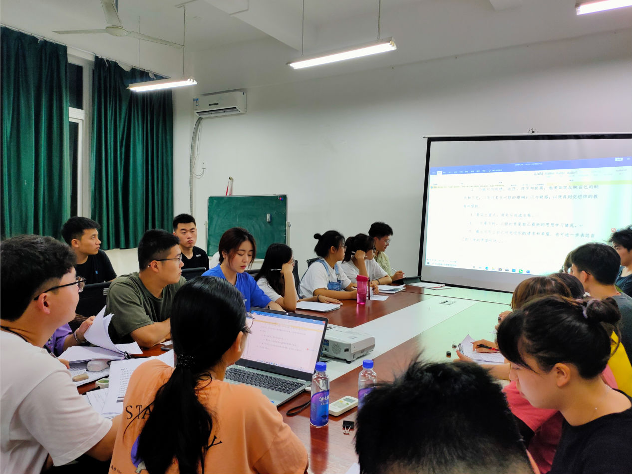 suncitygroup太阳新城学生党支部组织开展党建业务培训