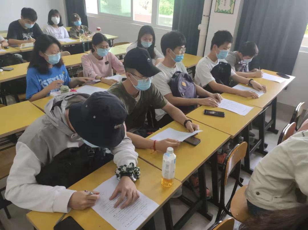 拒绝被骗，从我做起——suncitygroup太阳新城组织学生签署反诈骗承诺书
