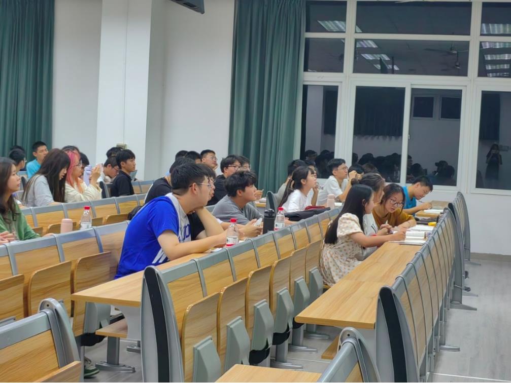 “我为群众办实事”——suncitygroup太阳新城学霸密码导师团开展系列辅导课