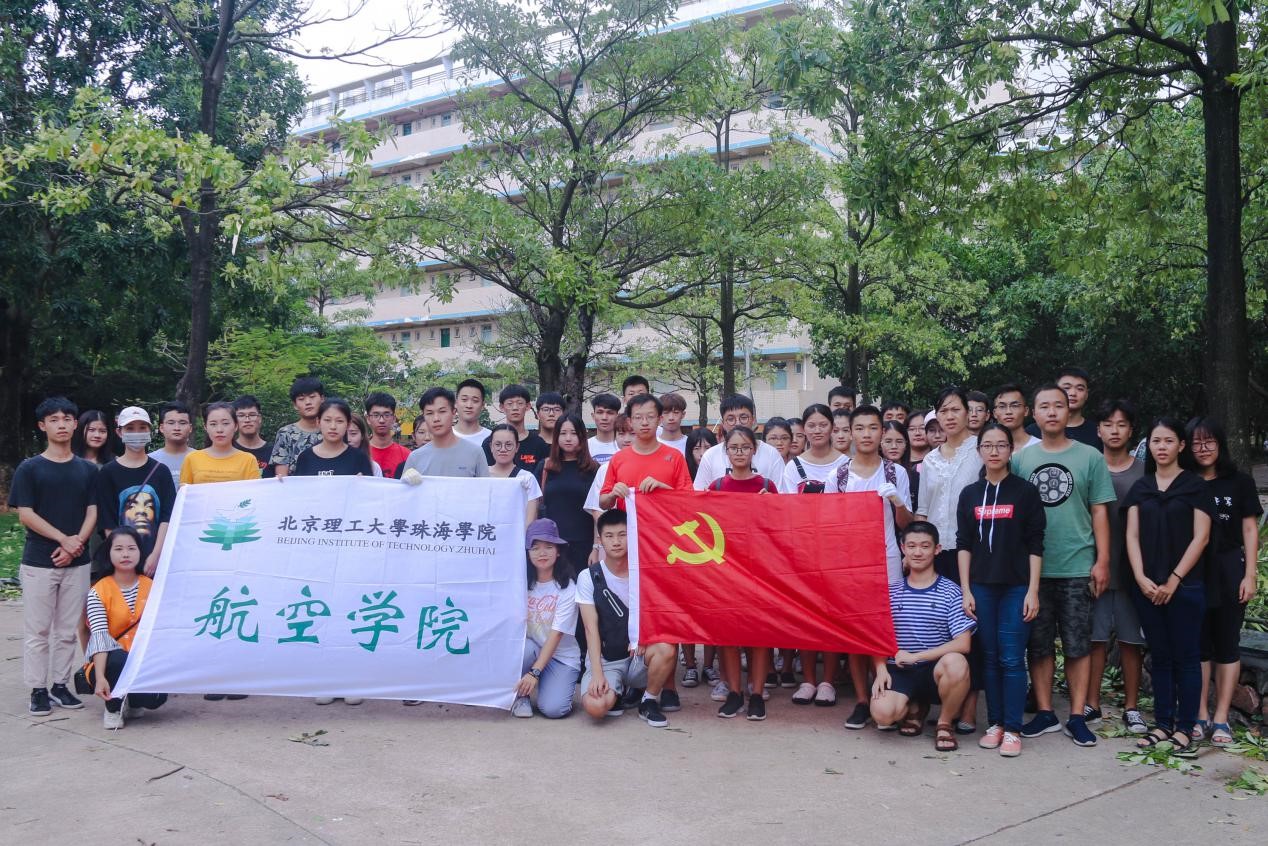 【航院党建】suncitygroup太阳新城学生党员积极参与台风灾后环境整治行动