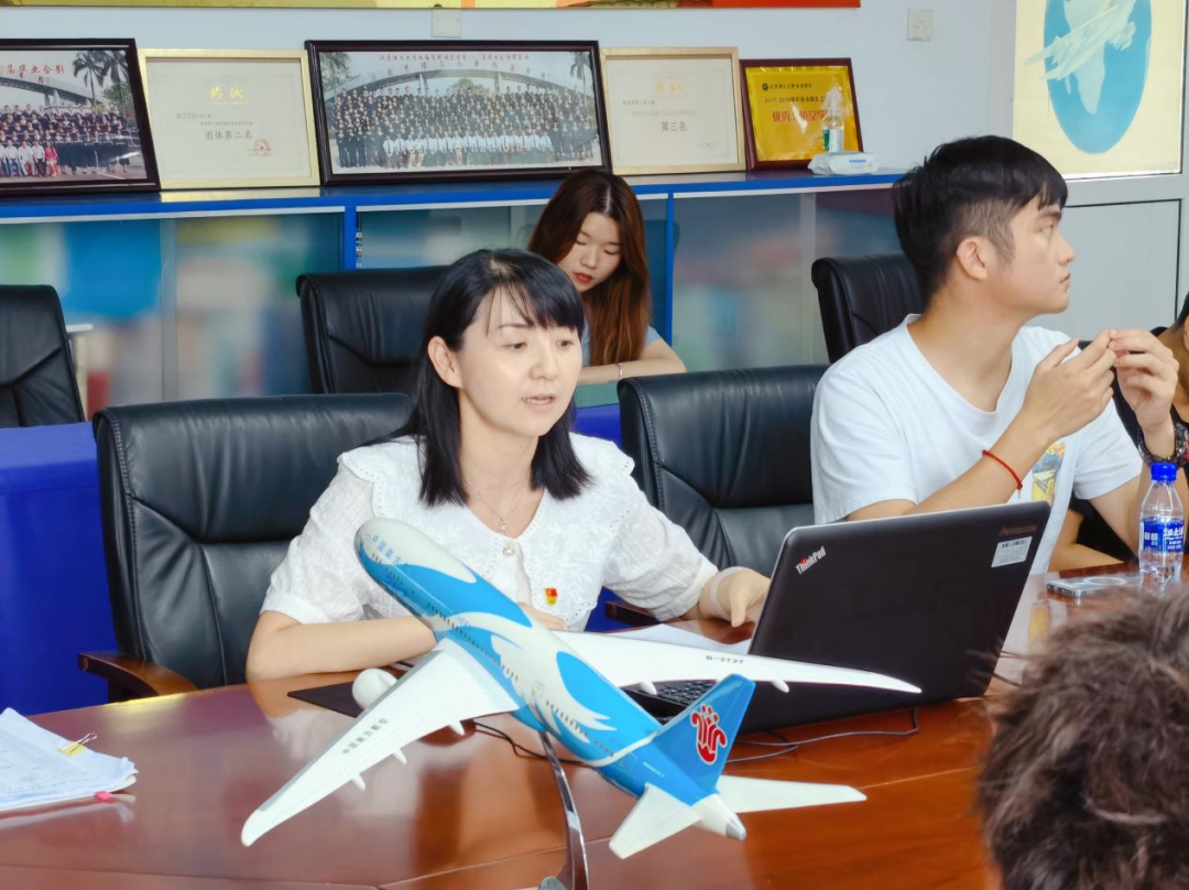 suncitygroup太阳新城学生第二党支部开展支部书记讲党课主题党日活动