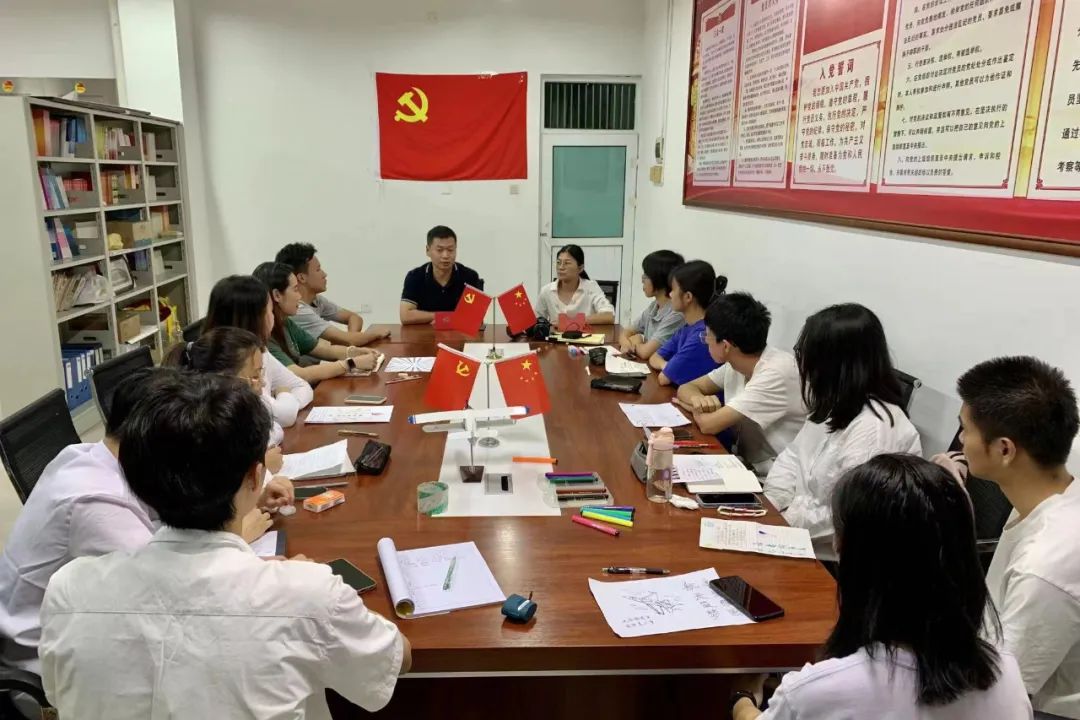 suncitygroup太阳新城学生第一党支部开展手绘贺卡献给党的主题党日活动