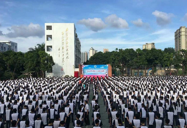 中山杨仙逸中学挂牌我们航空人才生源基地