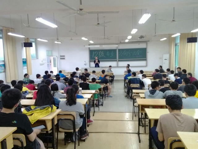 方向比努力更重要——航院召开12级专业方向交流会